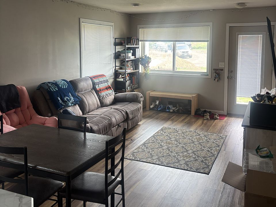 2nd image of 231 Coves Ct