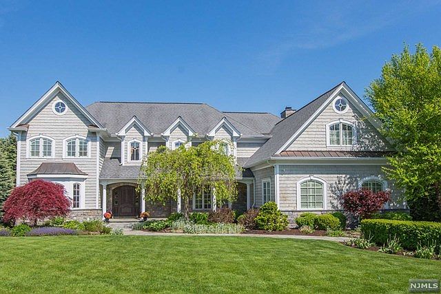 1st image of 686 Charnwood Dr