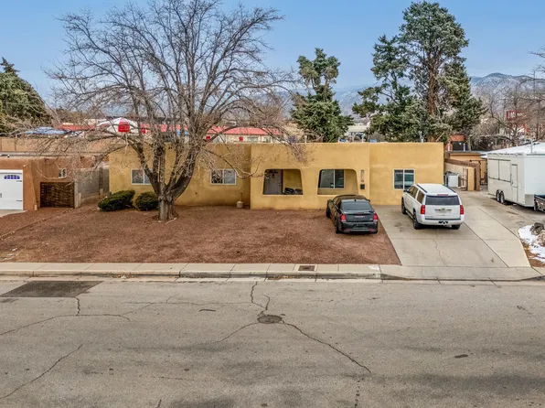 4504 Piedra Blanca St NE, Albuquerque, NM 87111