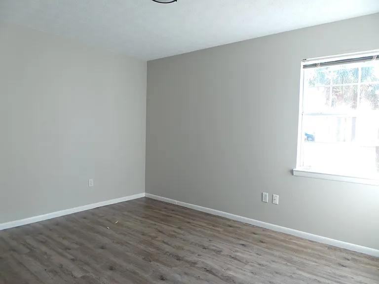 719 S Berthe Ave #13 — Photo 5