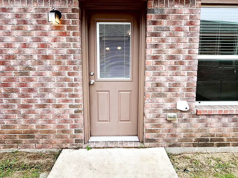 1515 Justin Loop #B — Photo 37