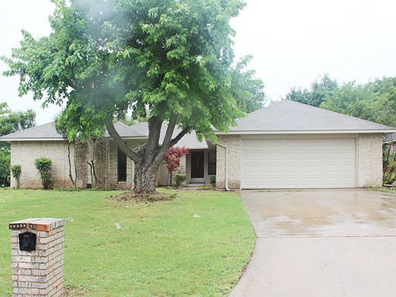 2nd image of 2802 NE Bel Air Cir