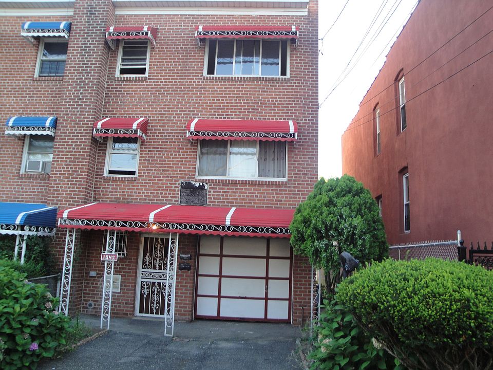 1st image of 1024 E 224th St