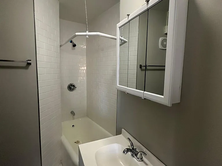 1175 Chapel St #2O2 — Photo 4