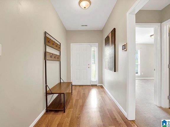3rd image of 550 Samantha Cir