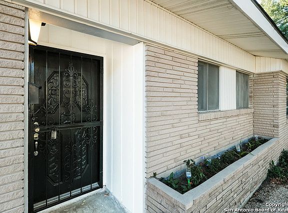 3rd image of 110 Munden Dr