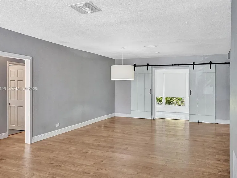 9040 Carlyle Ave — Photo 11
