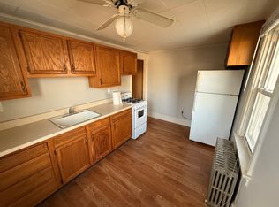 1085 Main St FL 2ND, Hellertown, PA 18055