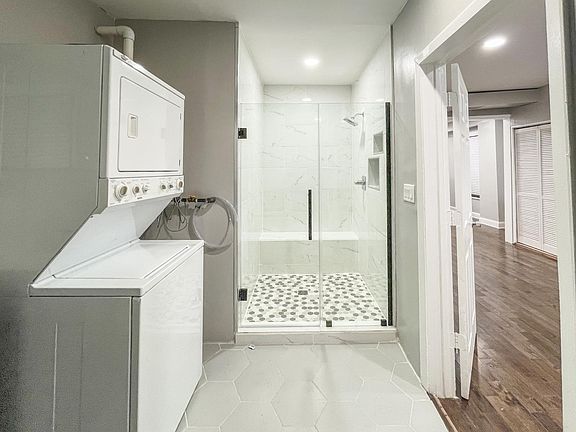 5th image of 2419 W McLean Ave #2
