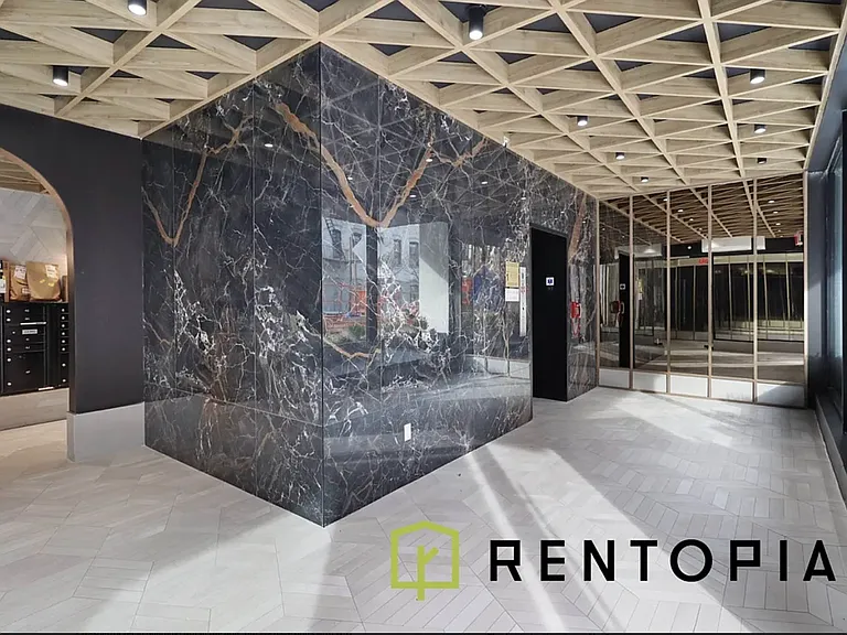 228 Berry St #7R — Photo 18