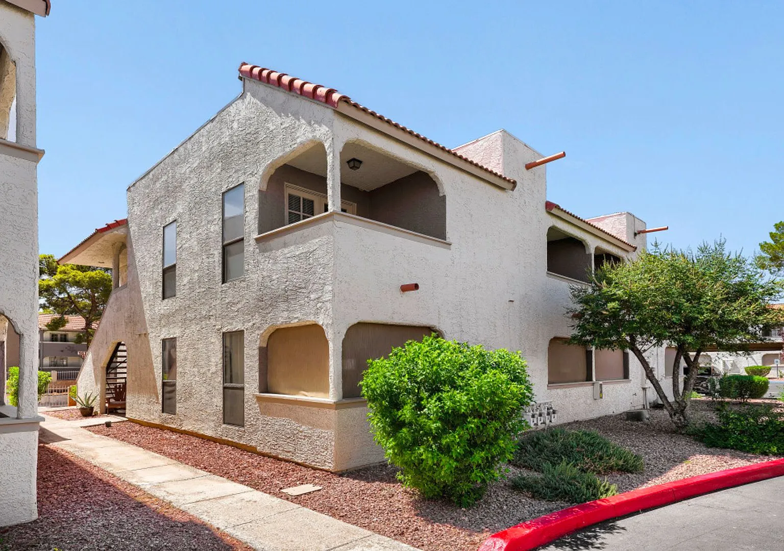 Clean 2 Bedroom 2 Bath Henderson Condo — Photo 3
