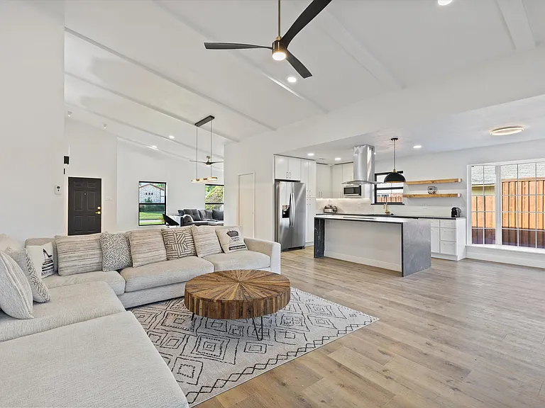 3404 Newkirk Dr — Photo 4