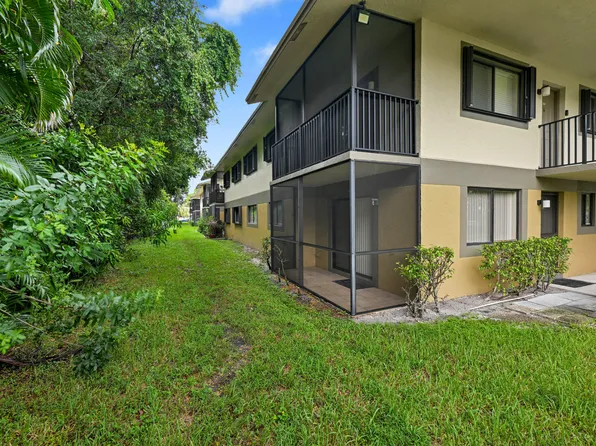 522 Trace Circle #102, Deerfield Beach, FL 33441