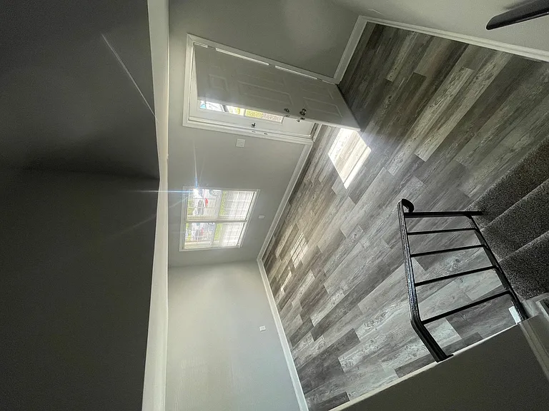 Longview — Photo 142