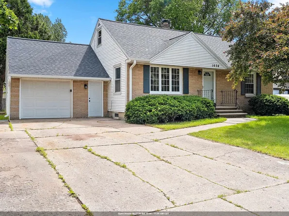 1634 Lilac Ln, Green Bay, WI 54302