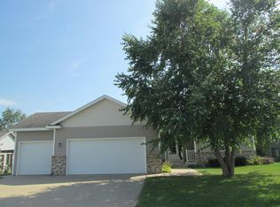 417 Skogen Dr, Kenyon, MN 55946