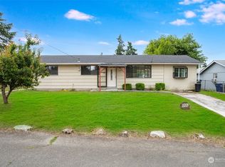 2221 SW 332nd St, Federal Way, WA 98023