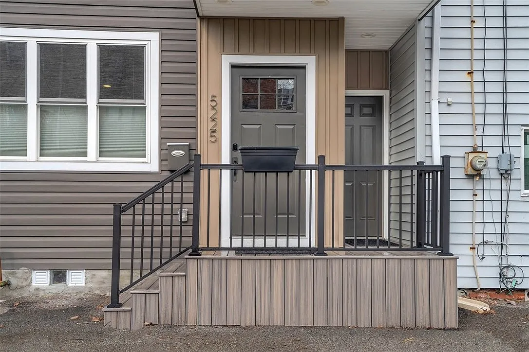 5225 Lotus Way photo 1