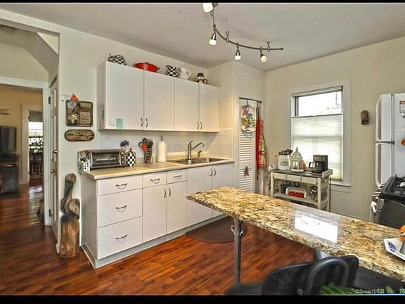 5th image of 9 Reed St Floor 1