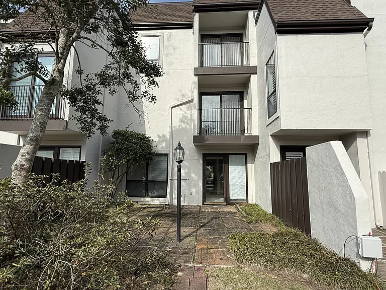 155 Beaufort Ct — Photo 19