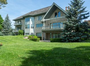 10635 Bull Valley Dr, Woodstock, IL 60098