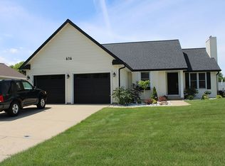 614 Stonehedge Rd, Green Bay, WI 54302