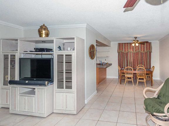 4th image of 1021 SW 37th Ter