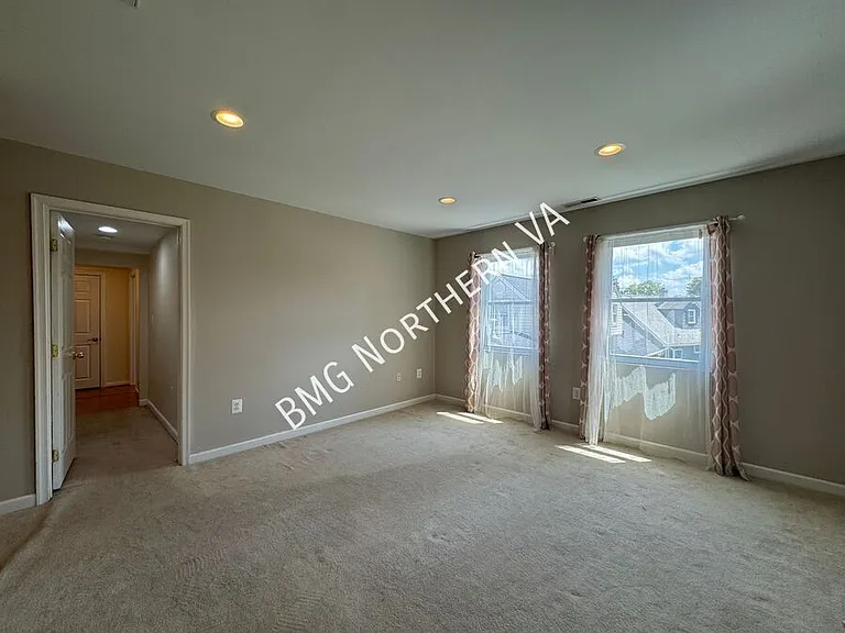 1909 Rollins Dr — Photo 26
