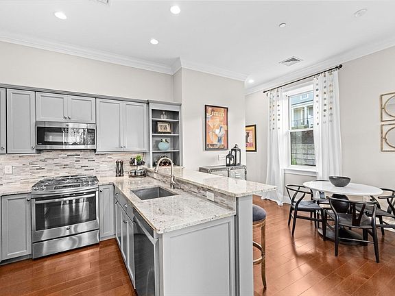5th image of 7 Russell St APT 206