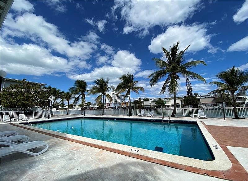 1st image of 7207 Bay Dr APT 11