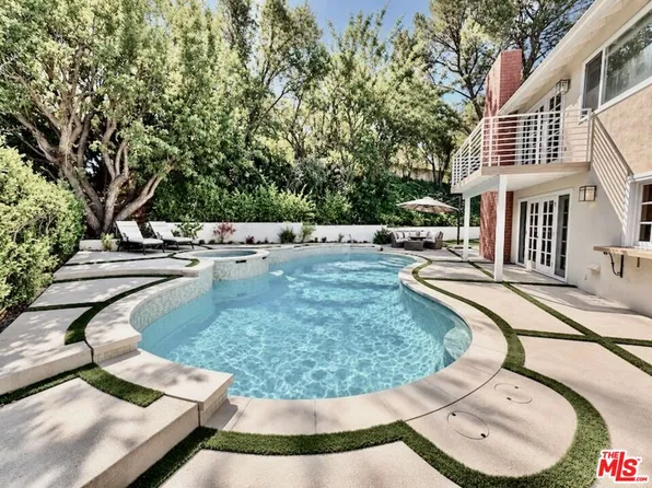 4520 Cezanne Ave, Woodland Hills, CA 91364