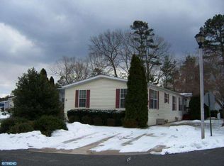 3 Clubhouse Ln, Sicklerville, NJ 08081