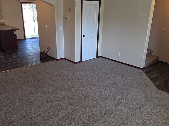 3rd image of 1531 E Crossing Ave
