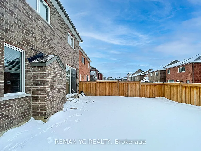56 Walker Blvd — Photo 36