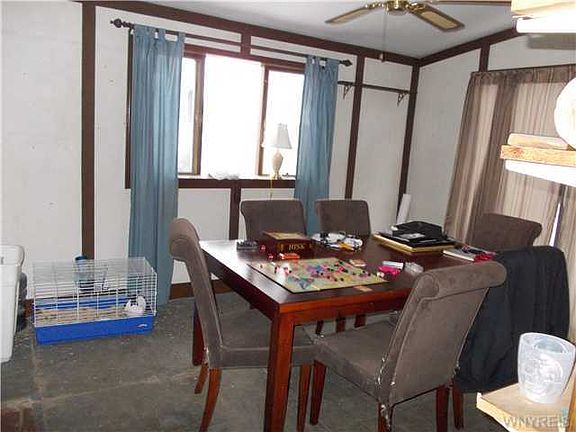4th image of 219 Currier Ave