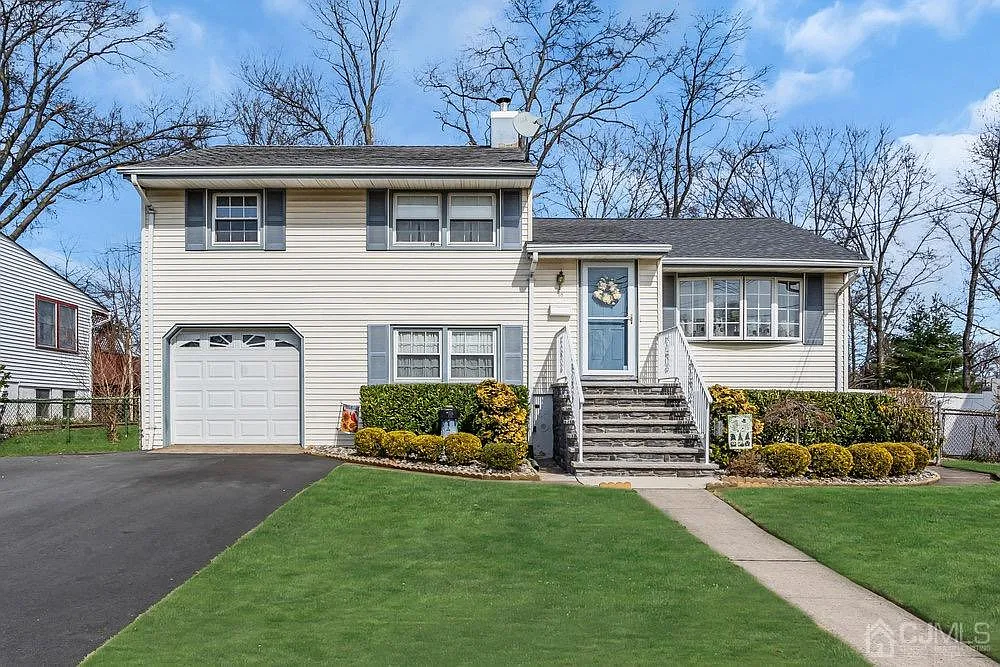 18 Cody St photo 1
