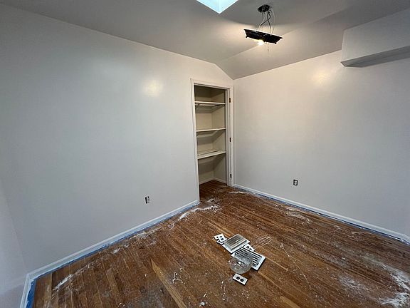 4th image of 295 Poultney St #2