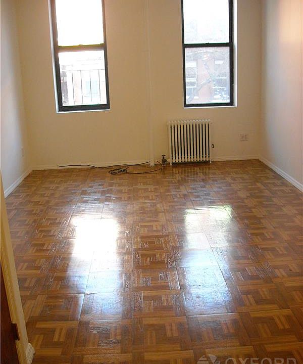 2nd image of 314 E 6th St APT 3