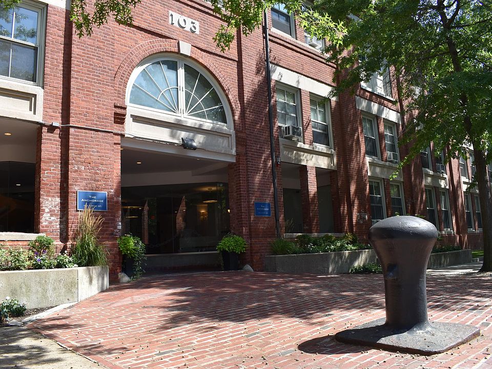1st image of 103 9th St APT 220