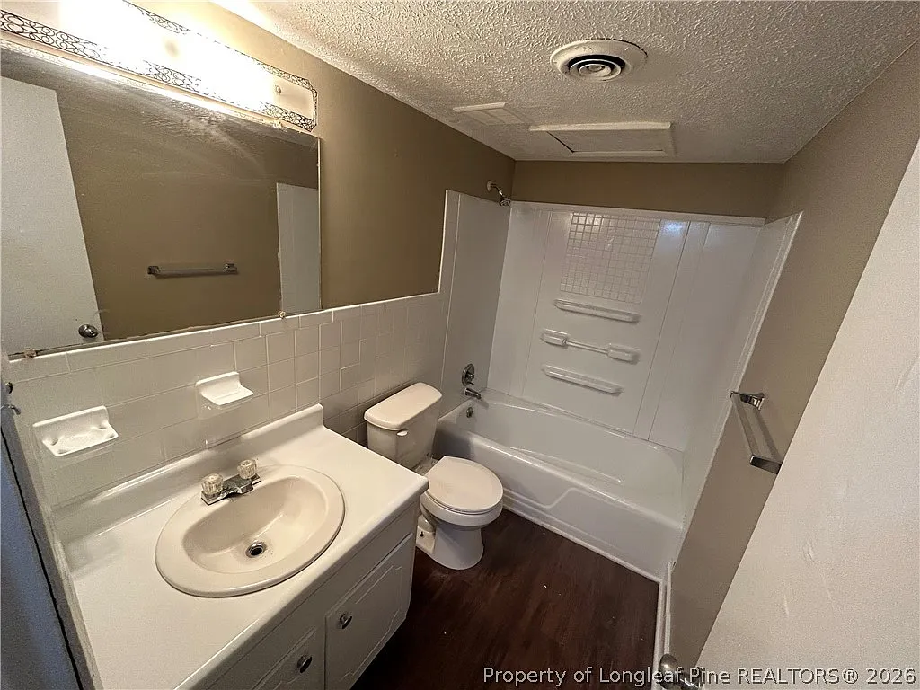 2 bed, 1.0 bath, 900 sqft, $900 — Photo 4