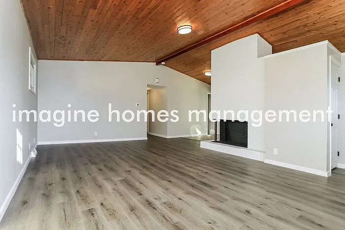 3 bed, 1.0 bath, 1196 sqft, $2,099 — Photo 4