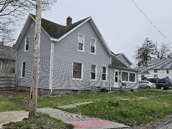 204 4th St, La Porte, IN 46350