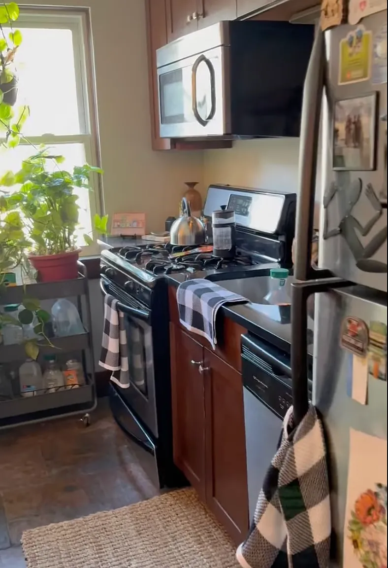 1 bed, 850 sqft, $1,695 — Photo 1