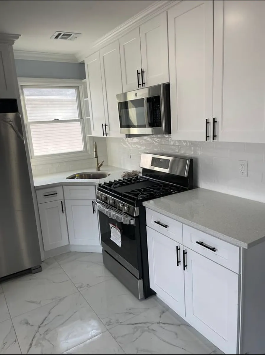 Building Photo - 146 N Central Ave #2