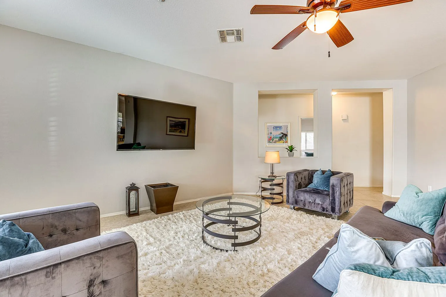 4 bed, 2.0 bath, 2195 sqft, $5,365 — Photo 3