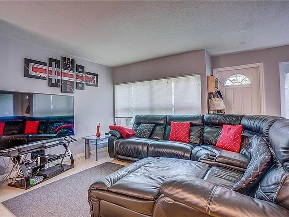 3rd image of 740 Prince Edward Ave
