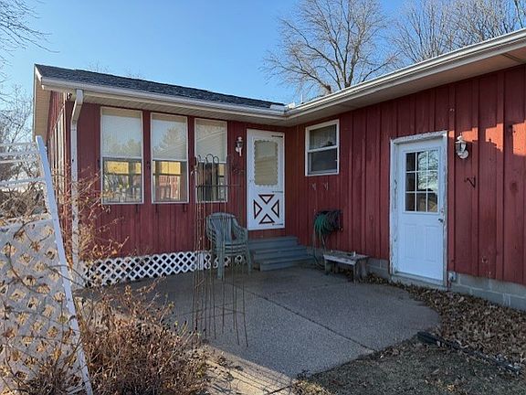 3rd image of 8 Pine Ridge Ln