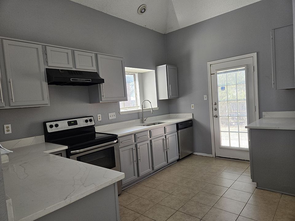 Kitchen with Quartz Counter tops, Stainless Steel appliances, new faucet.