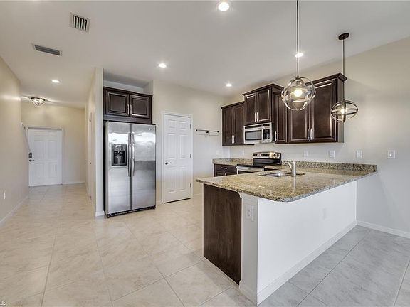 4th image of 10866 Alvara Way