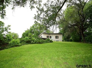 7850 Pacific St, Omaha, NE 68114